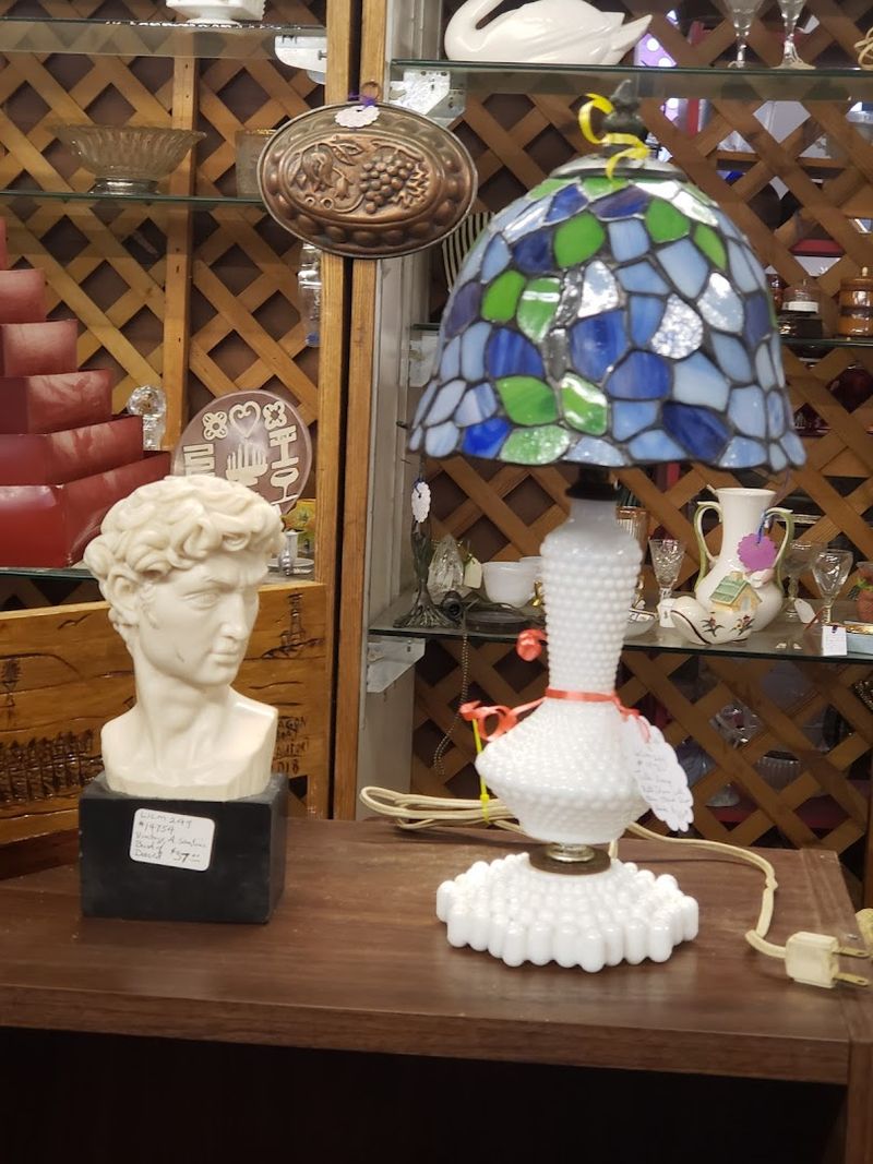 Art, Lamps, and Decorative Pieces