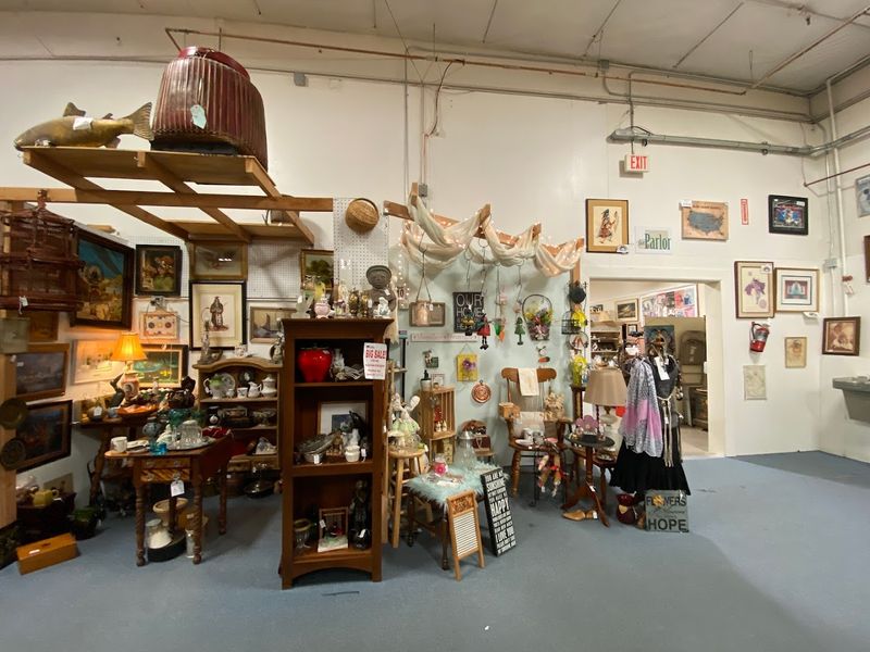Art, Paintings, and Decorative Pieces Worth Hanging On Your Wall