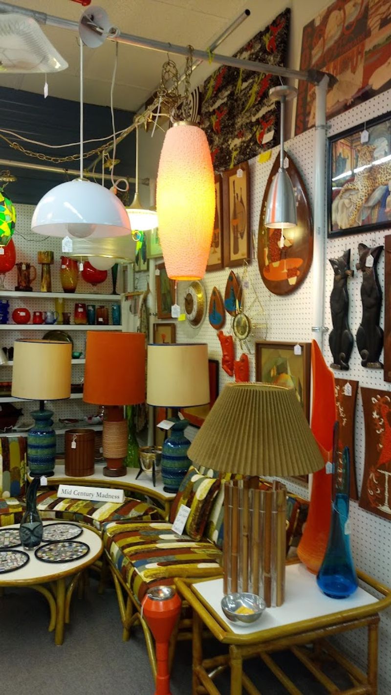 Artwork and Decor Pieces That Transform Any Living Space