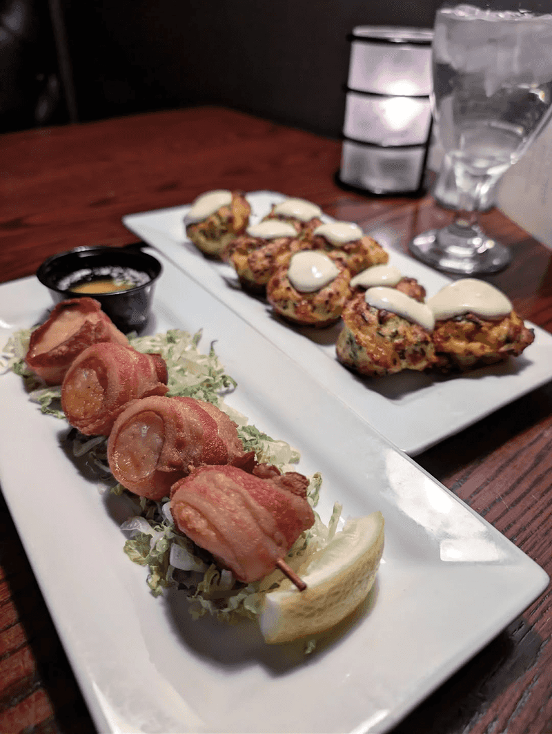 Bacon-Wrapped Scallops That Stop You in Your Tracks Bacon-Wrapped Scallops That Stop You in Your Tracks