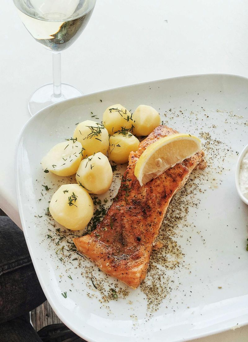 Baked salmon with potatoes