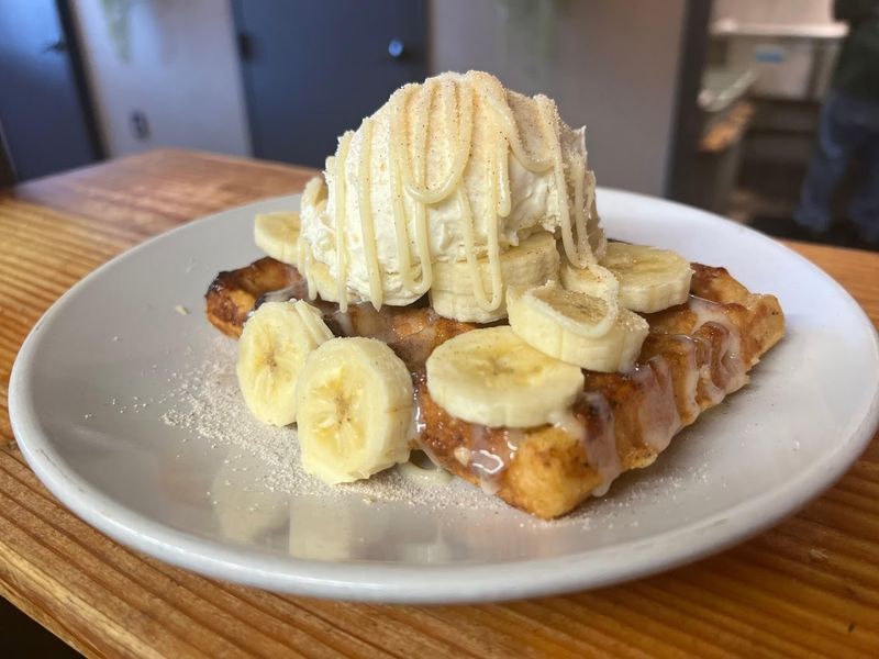 Banana Nutella Waffle: A Brunch Dream Come True Banana Nutella Waffle: A Brunch Dream Come True