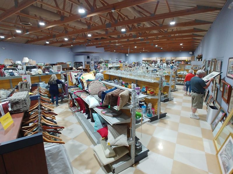 Barn-Sized Space Packed with Endless Finds Barn-Sized Space Packed with Endless Finds
