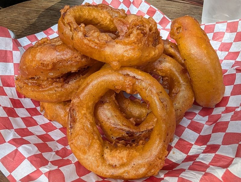 Beer-Battered Onion Rings That Deserve Their Own Fan Club