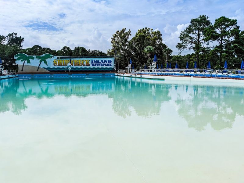 Best Days and Times to Visit for Minimal Crowds Best Days and Times to Visit for Minimal Crowds