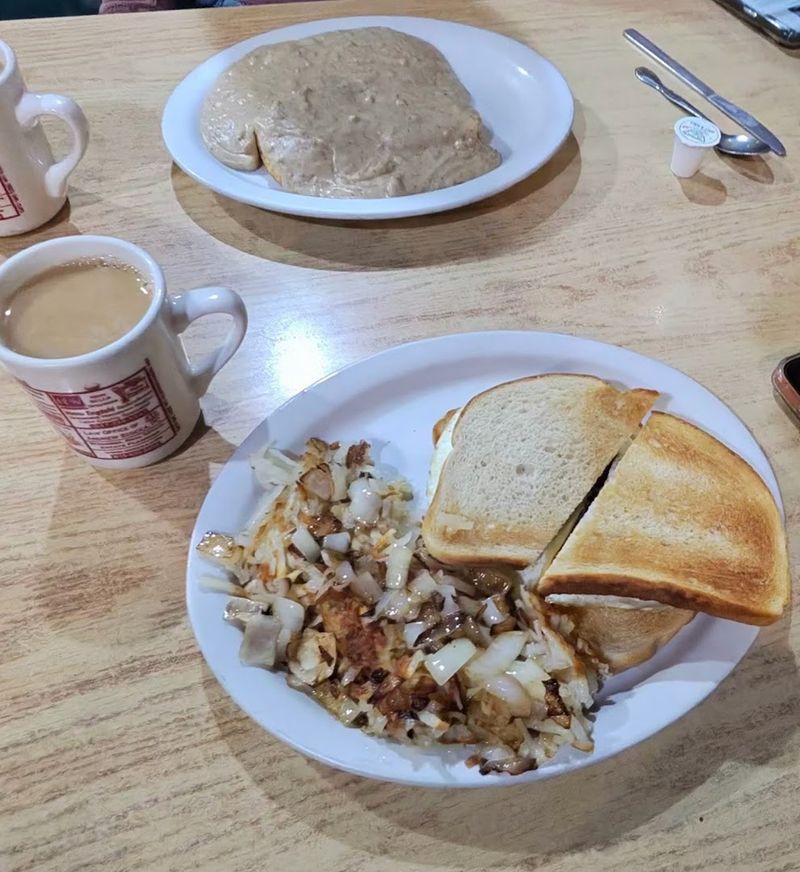 Biscuits and Gravy With a Decades-Long Reputation