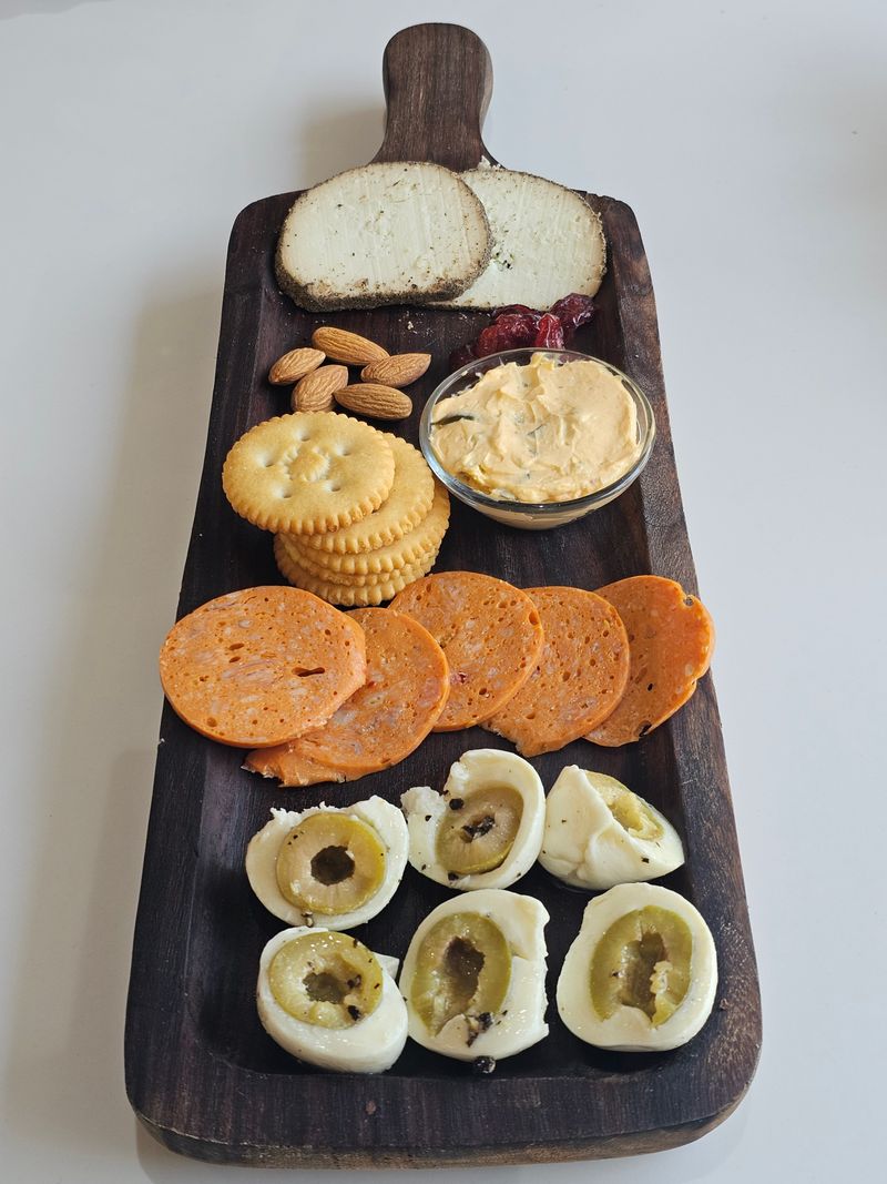 Bologna and cheese crackers