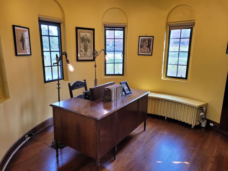 Built in 1922 as a Writer's Dream Studio