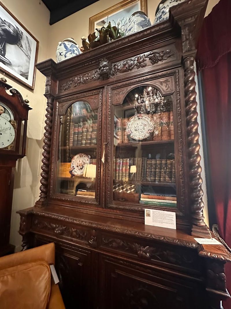 C & W Antiques - Grand Prairie, Texas