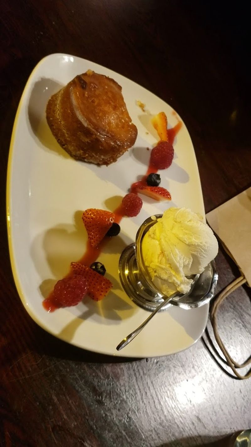 Carrot Cake So Good It Outshines the Entrees Carrot Cake So Good It Outshines the Entrees