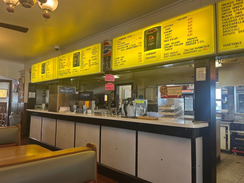 Cash Only, No Tipping: A Refreshing Old-School Policy