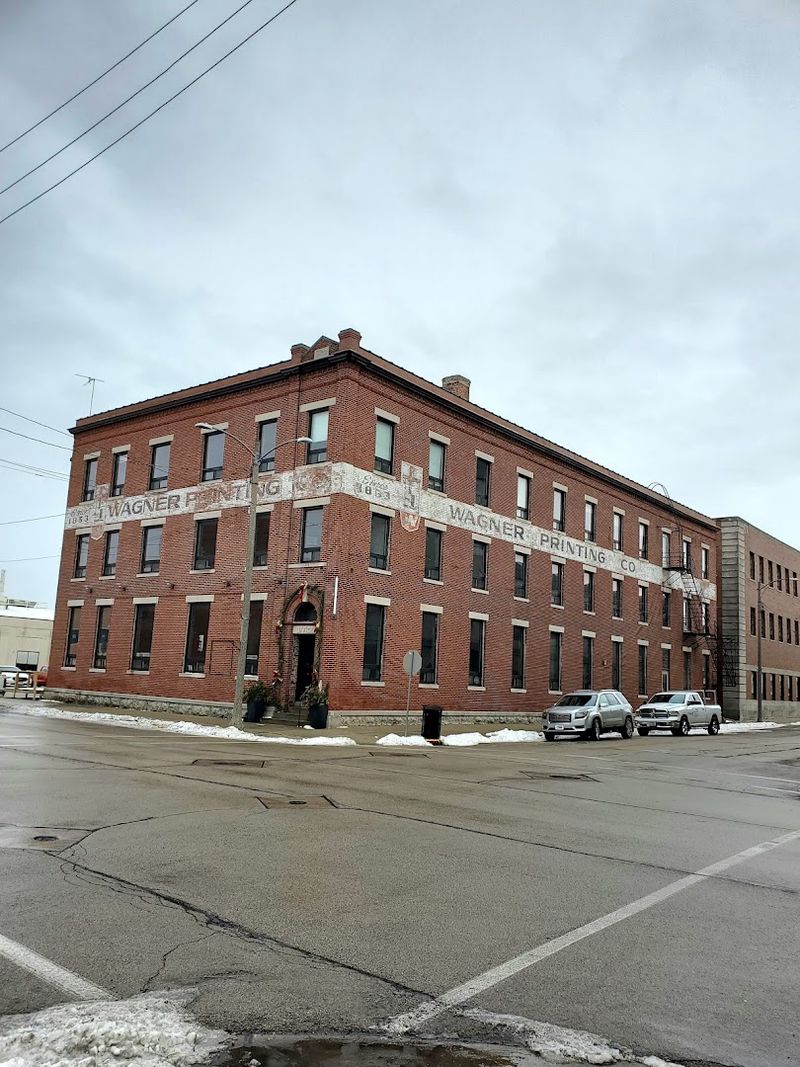 Charming Downtown with Local Shops and Dining Charming Downtown with Local Shops and Dining