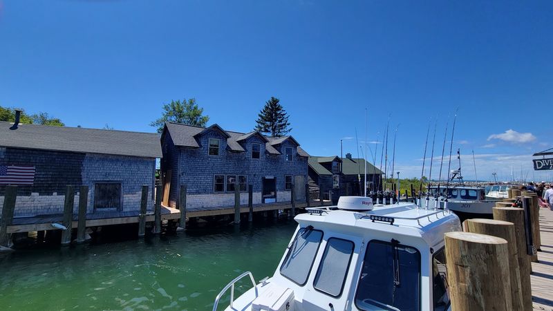 Charter a Boat to the Manitou Islands
