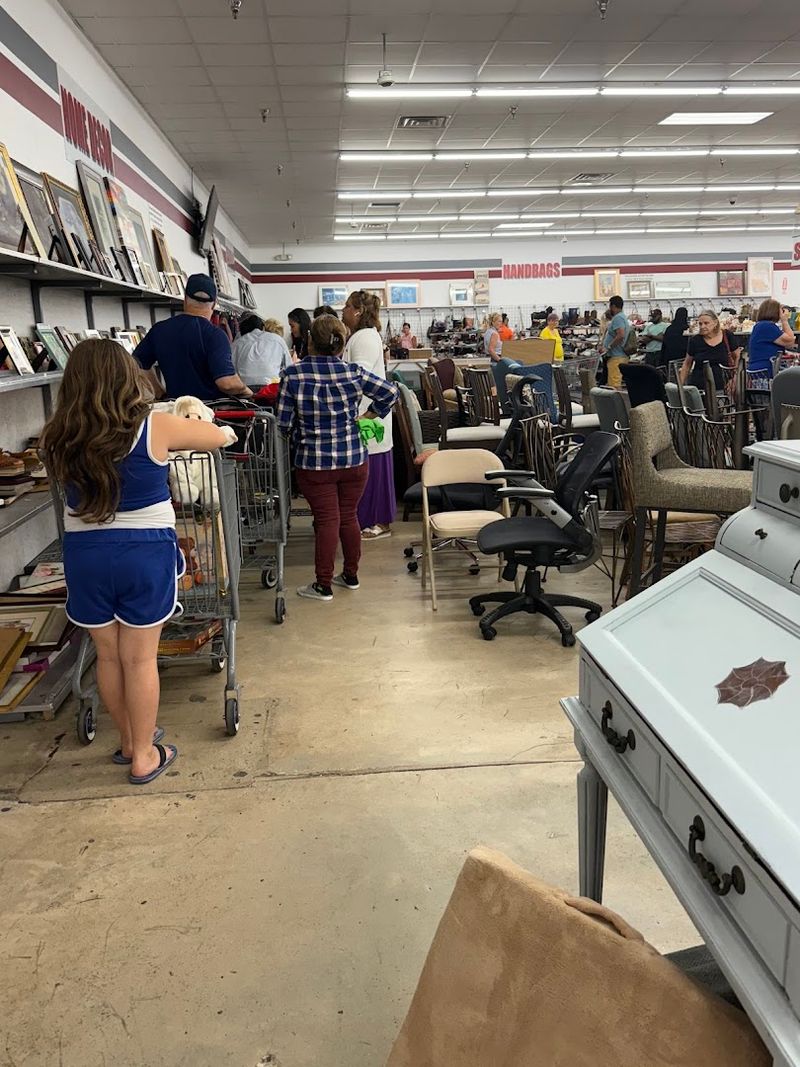 Checkout Lines and How to Navigate Them Like a Pro