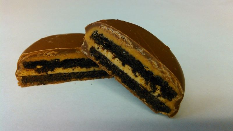 Chocolate-Dipped Oreos That Redefine a Classic Cookie Chocolate-Dipped Oreos That Redefine a Classic Cookie
