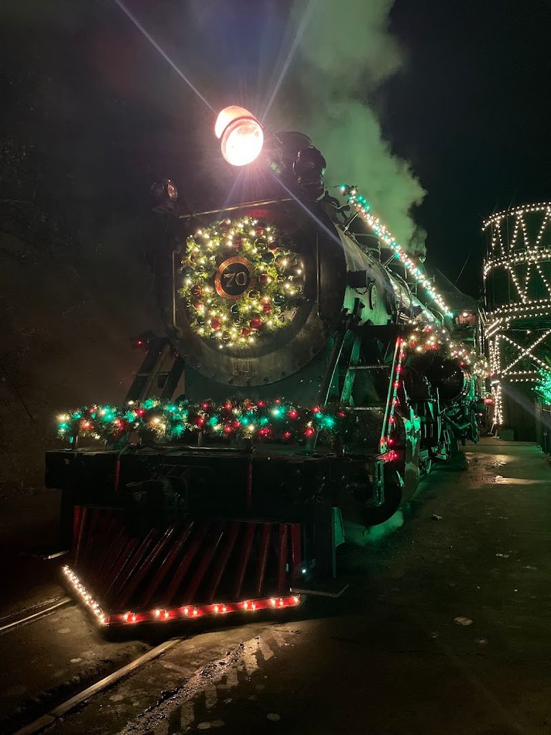 Christmas at Dollywood Makes the Train Ride Extra Magical