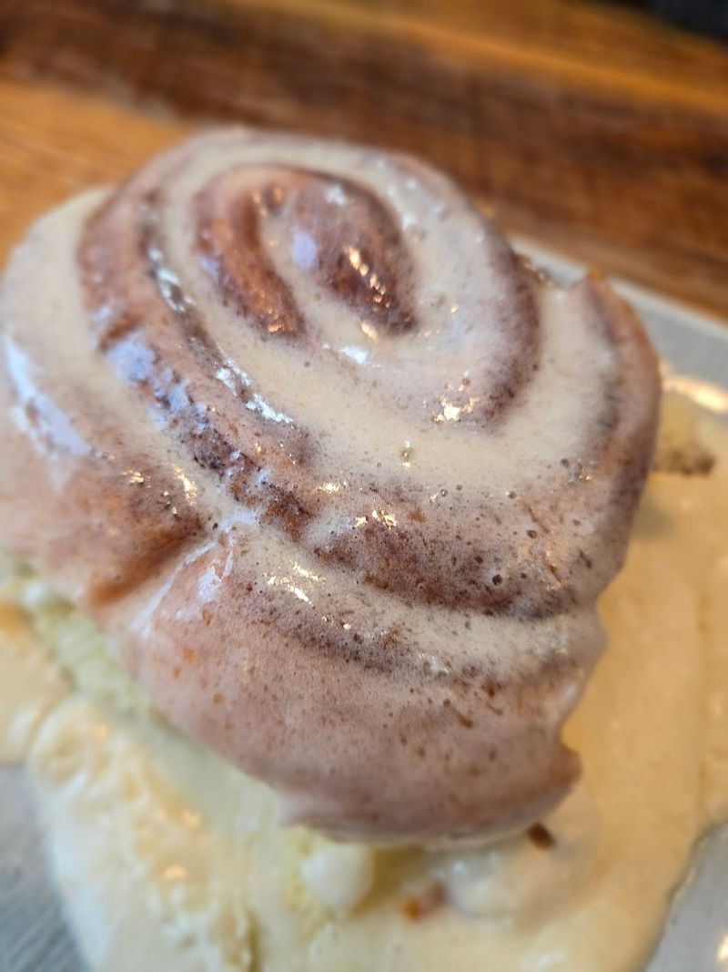 Cinnamon Rolls Worth Every Single Calorie