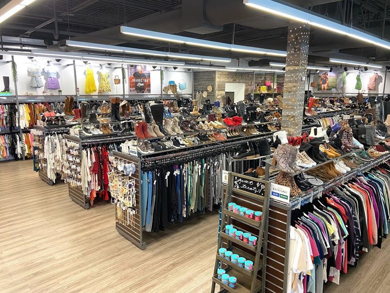 Clean, Fresh-Smelling Store Environment Clean, Fresh-Smelling Store Environment