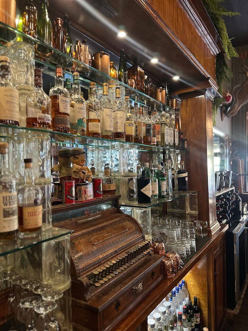 Cocktails and a Full-Service Bar Worth Lingering At
