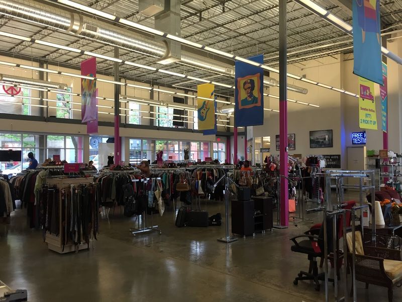 Color-Coded Tag Discounts Throughout the Week