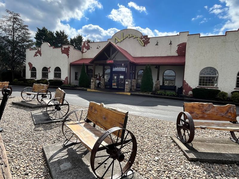 Convenient Hours and a Prime Parkway Location