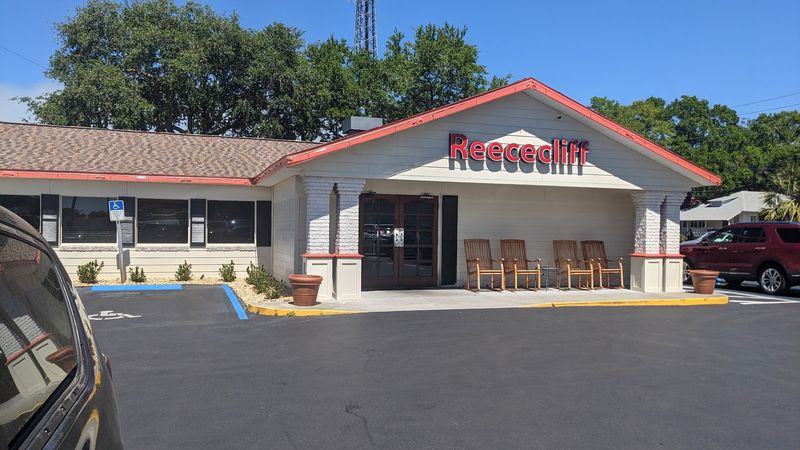 Convenient Hours for Every Kind of Diner