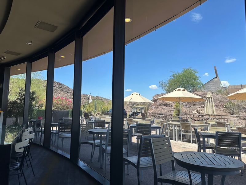 Convenient Hours for Morning and Midday Dining