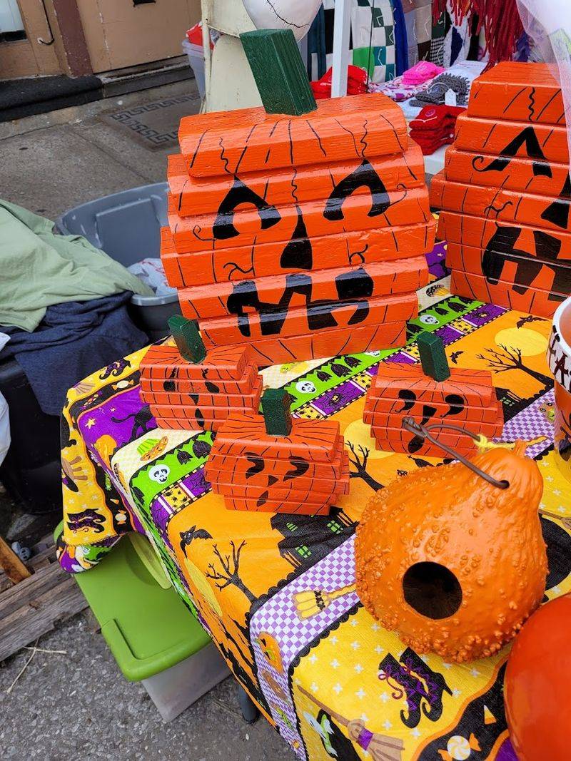 Craft Vendors Galore: Shop Till You Drop (Apples Included)