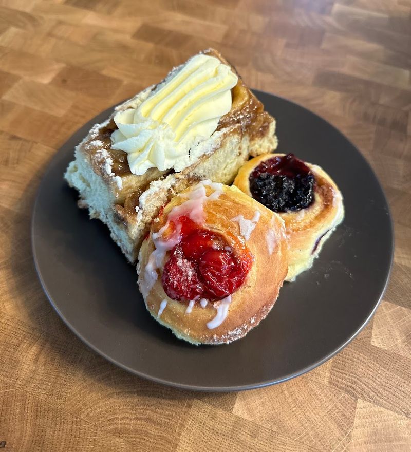 Cream Cheese Icing — The Secret Weapon