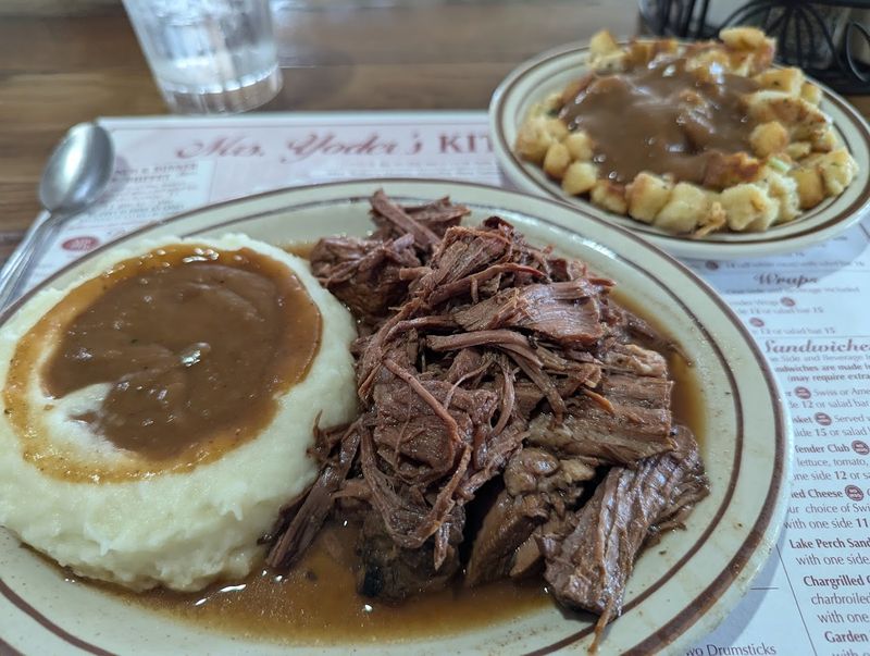 Creamy Mashed Potatoes and Gravy