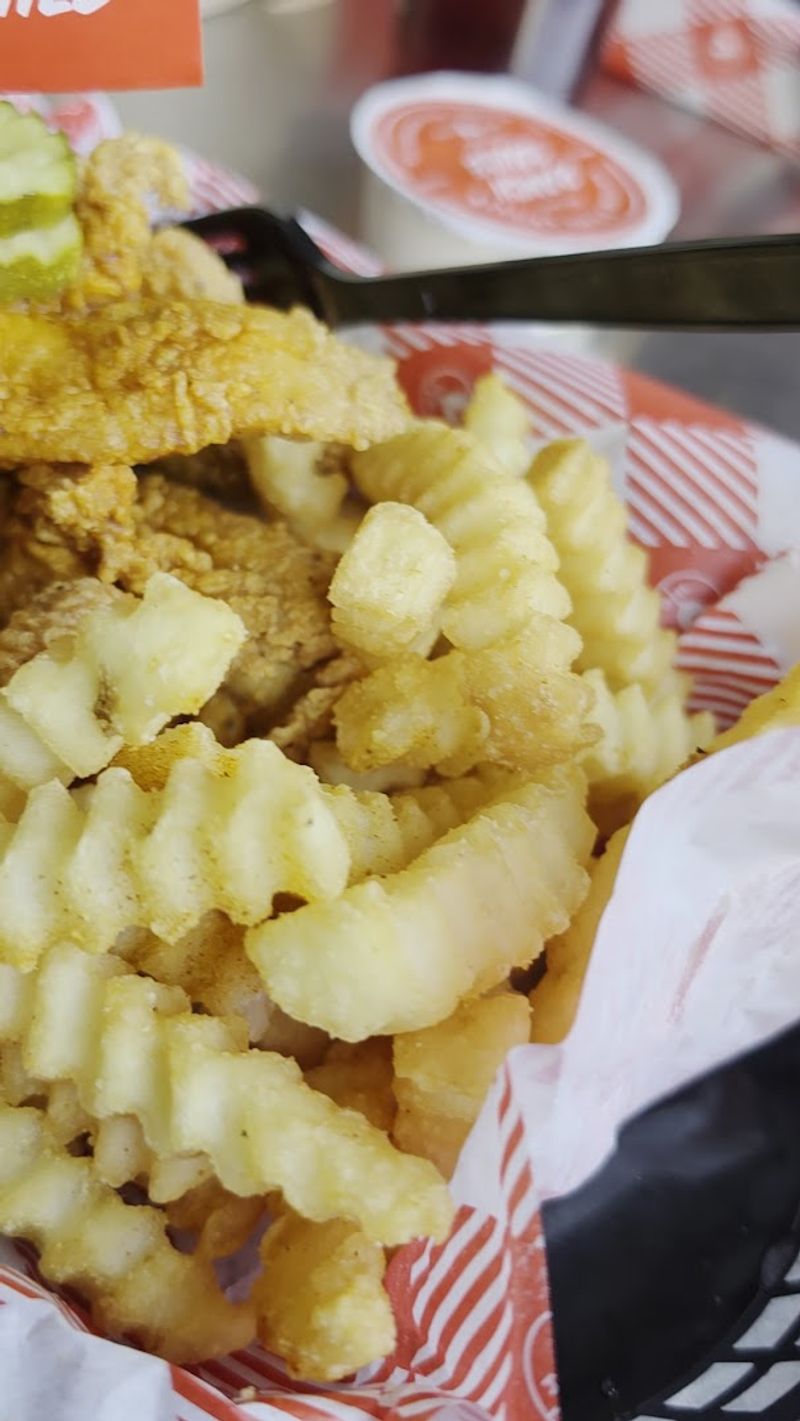Crispy Crinkle-Cut Fries Crispy Crinkle-Cut Fries