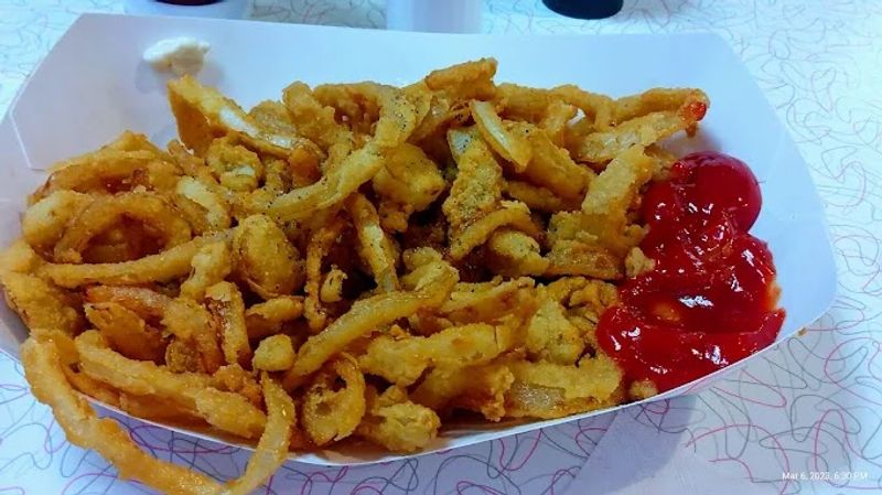 Crispy Onion Rings With a Devoted Following Crispy Onion Rings With a Devoted Following