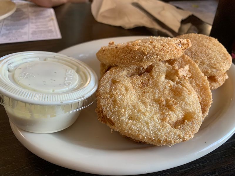Crispy Onion Rings Worth Arriving Early For