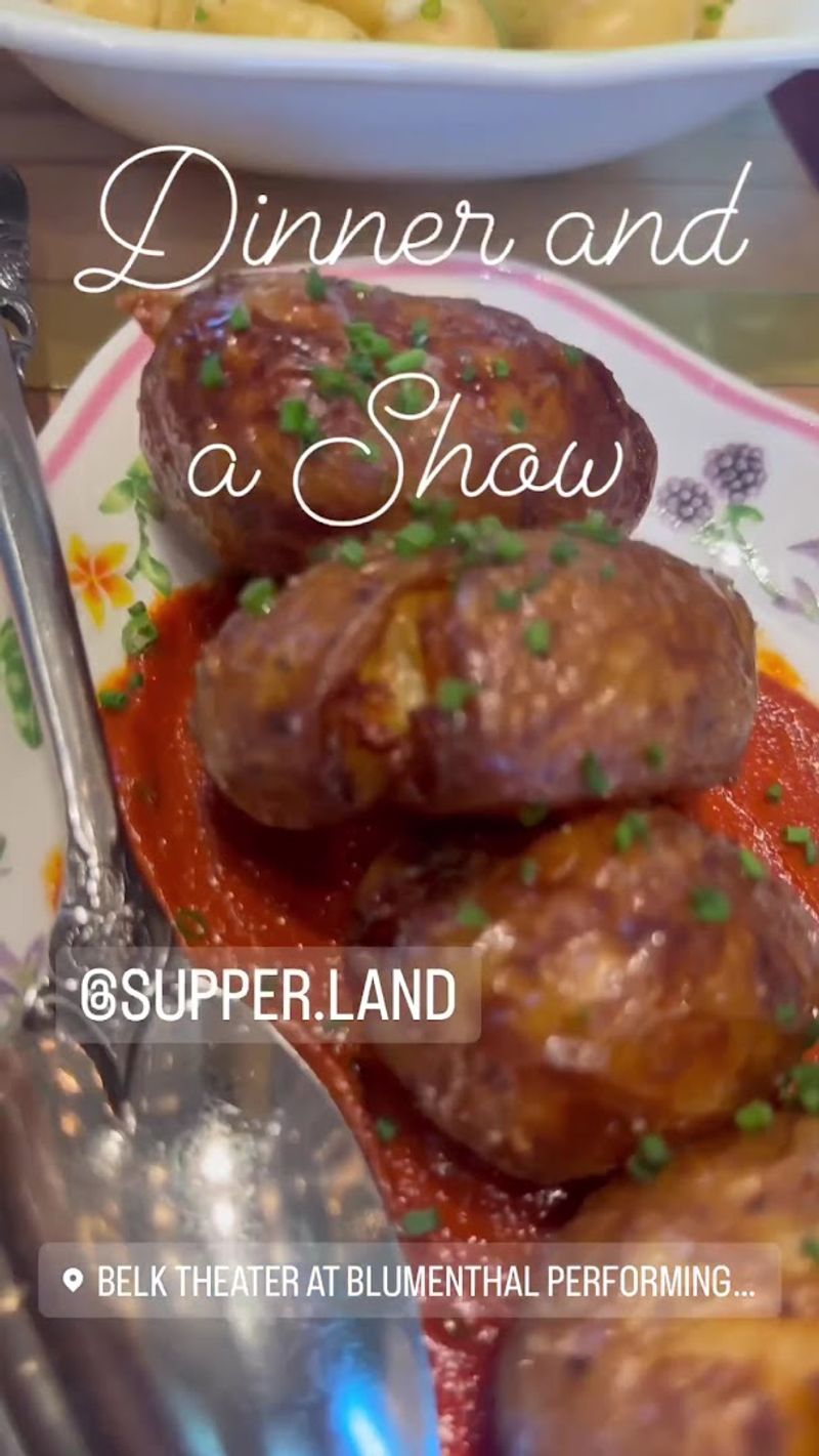 Crispy Smashed Potatoes With an Irresistible Sauce Crispy Smashed Potatoes With an Irresistible Sauce