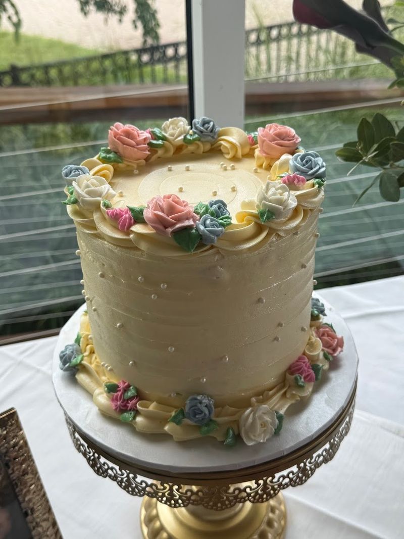 Custom Cakes That Wow Every Crowd