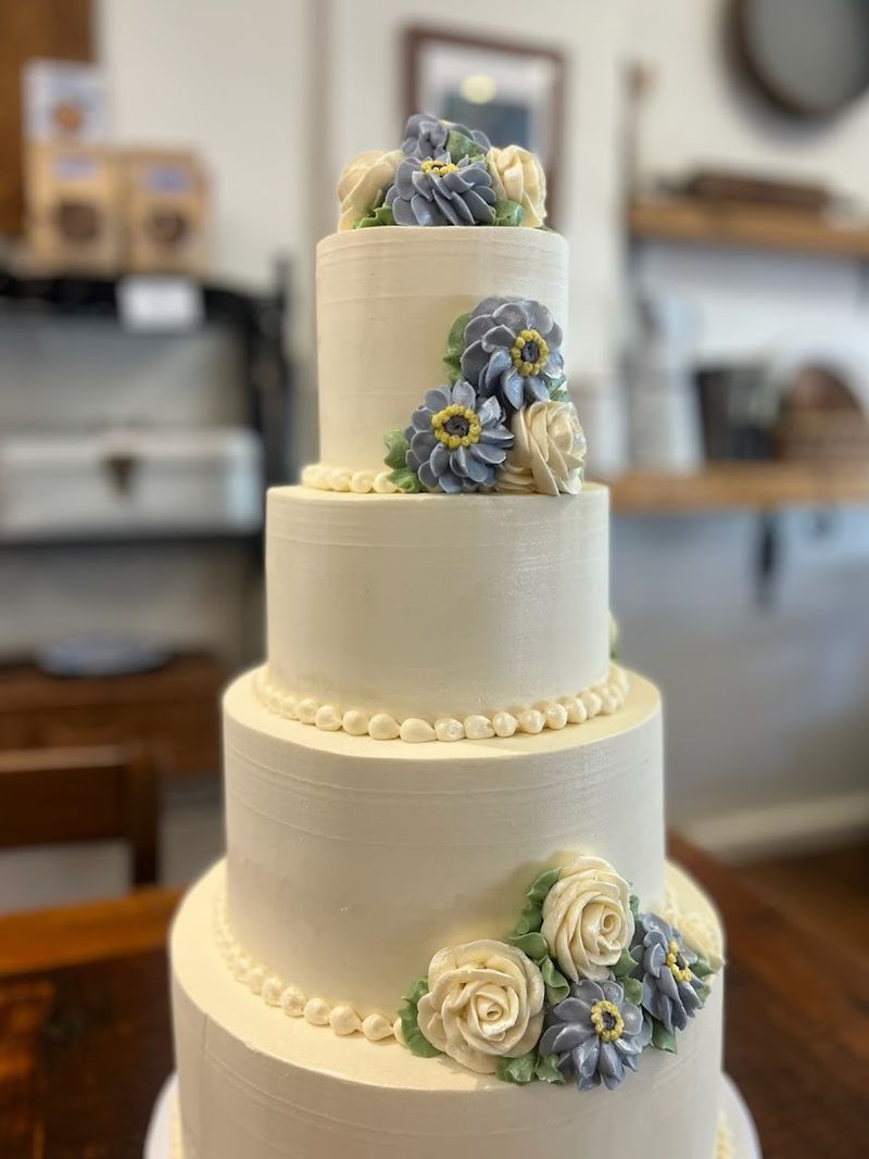 Custom Wedding Cakes That Steal the Show