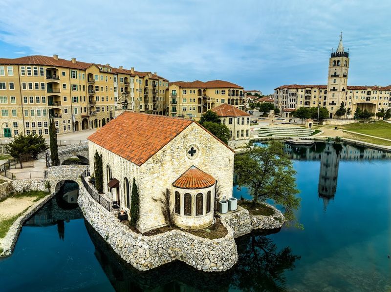 Dining Options With a Side of Old-World Ambiance