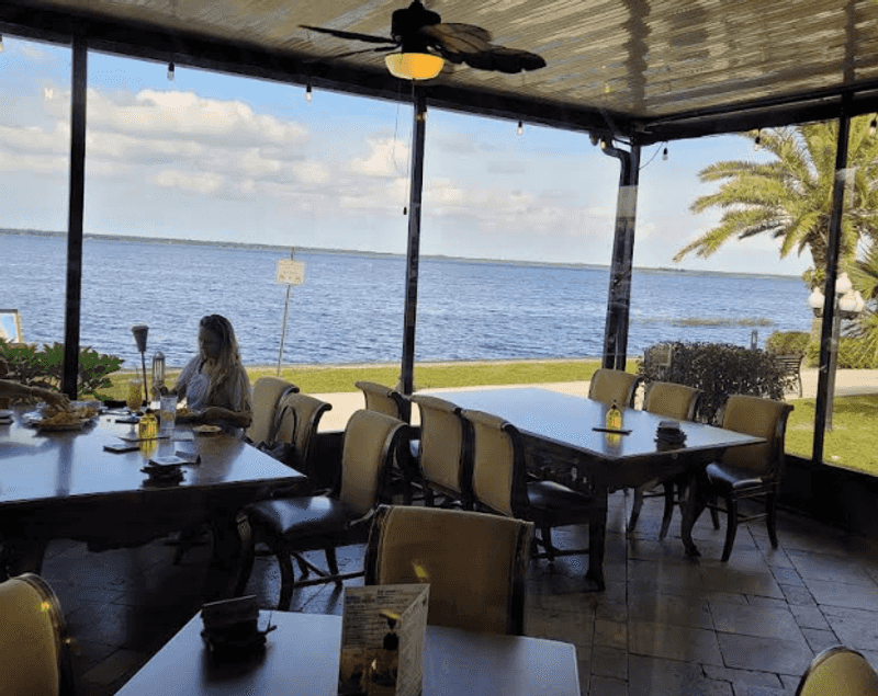 Dining Out Without Breaking the Bank