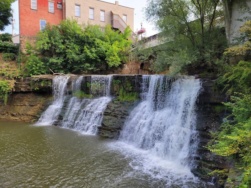 Dining with a View: Restaurants Near the Falls