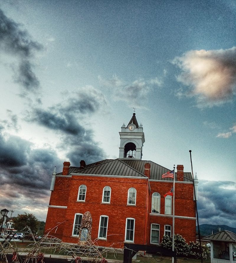 Downtown Blairsville's Old-Fashioned Square: Where Small-Town Charm Comes Alive