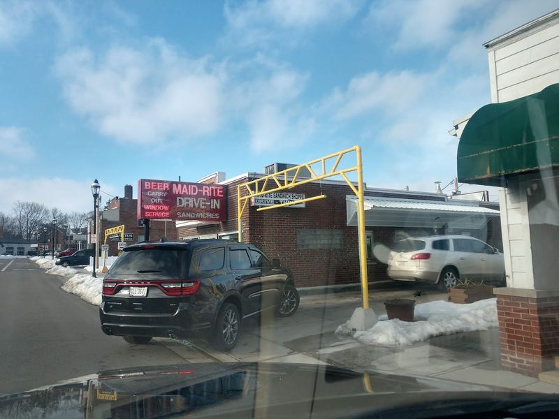Drive-Thru Convenience With Two Lanes