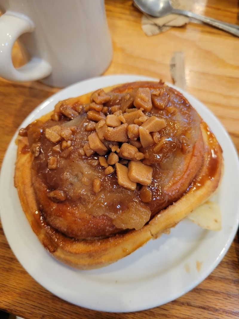 Dubai Chocolate Cinnamon Roll: The Exciting New Twist