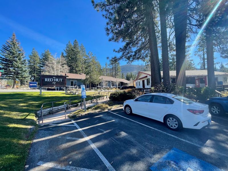 Easy Parking and a Convenient Location Easy Parking and a Convenient Location