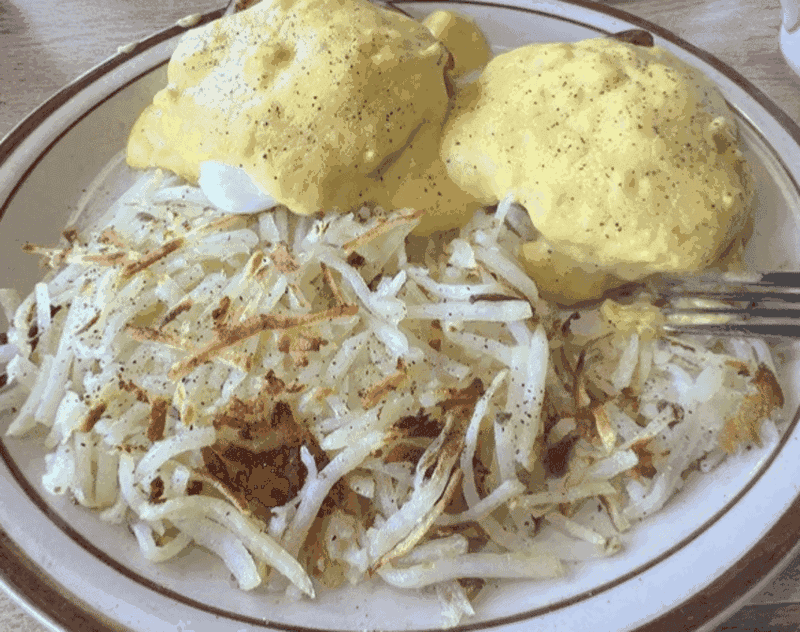 Eggs Benedict Done the Old-Fashioned Way Eggs Benedict Done the Old-Fashioned Way