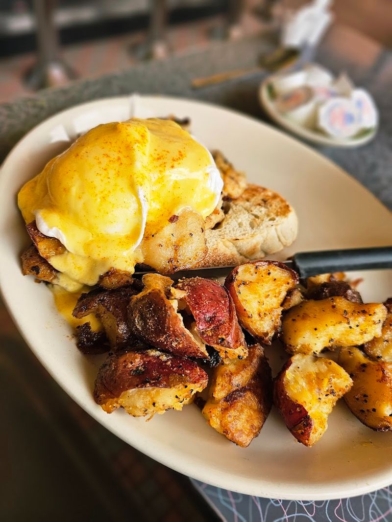 Eggs Benedict Done the Right Way Eggs Benedict Done the Right Way