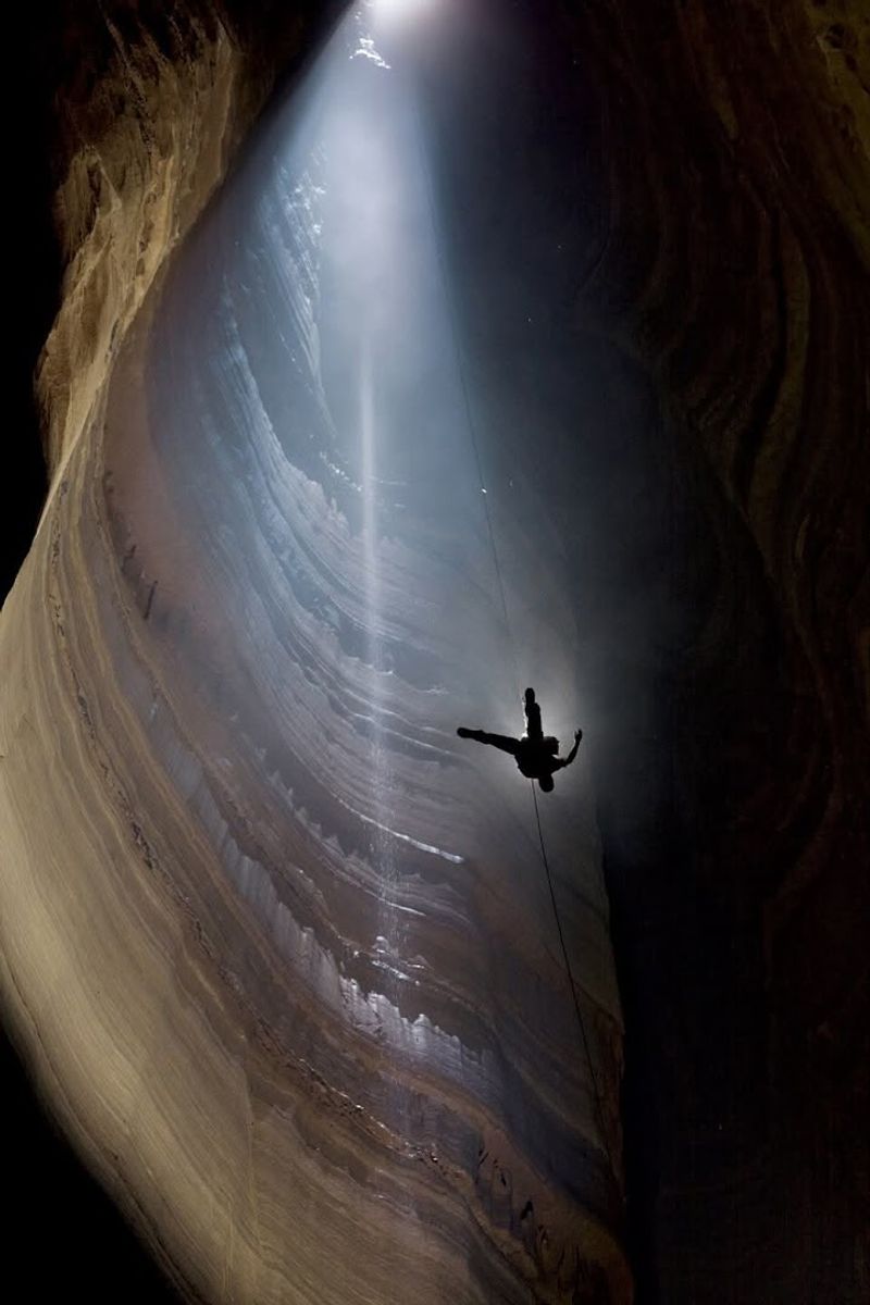 Fantastic Pit: The Underground Abyss That Will Leave You Speechless