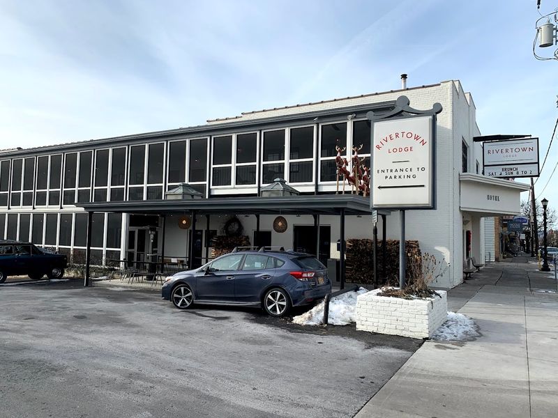 Farm-to-Table Dining That Fuels the Antique Hunt