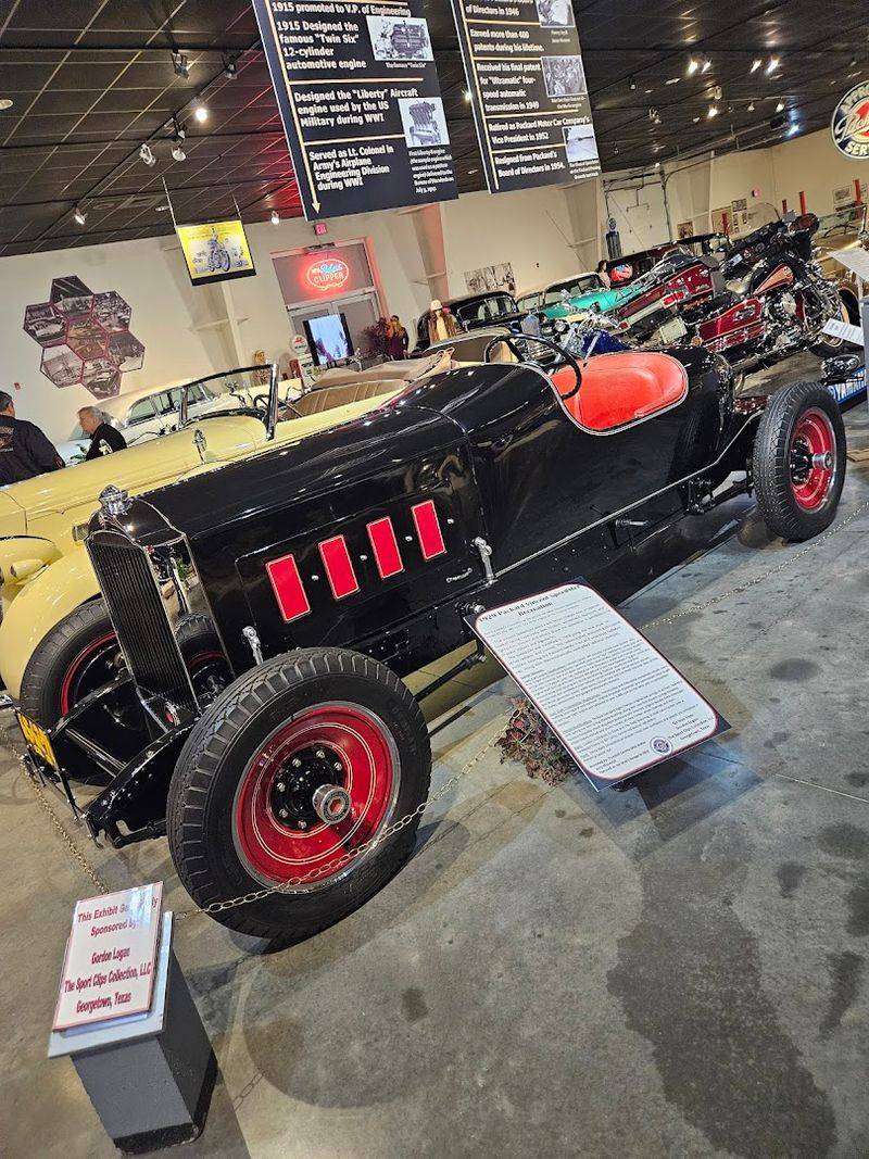 Fascinating Engine Displays and Mechanical Marvels