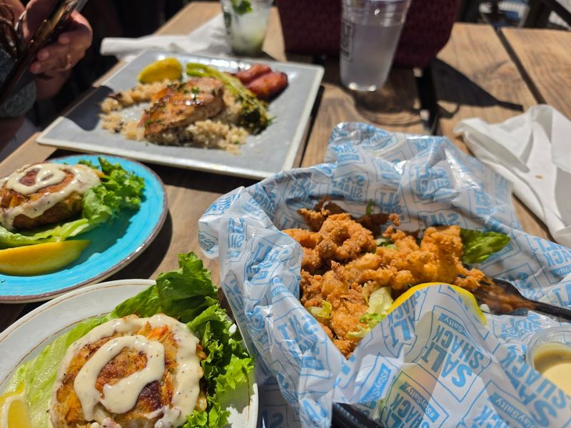 Fish Basket: The Reliable Crowd-Pleaser Fish Basket: The Reliable Crowd-Pleaser