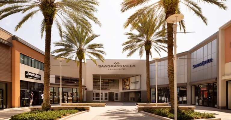 Florida locals are flocking to this massive outlet mall for its unbelievable bargains